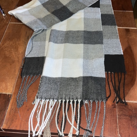 Cute black-grey-white scarfs! - Picture 8 of 8